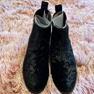 Excellent Condition Black Velvet Toms